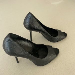 gucci
guccissima peep toe pumps 37.5 black
